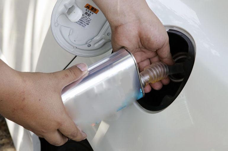 Fuel injector cleaner